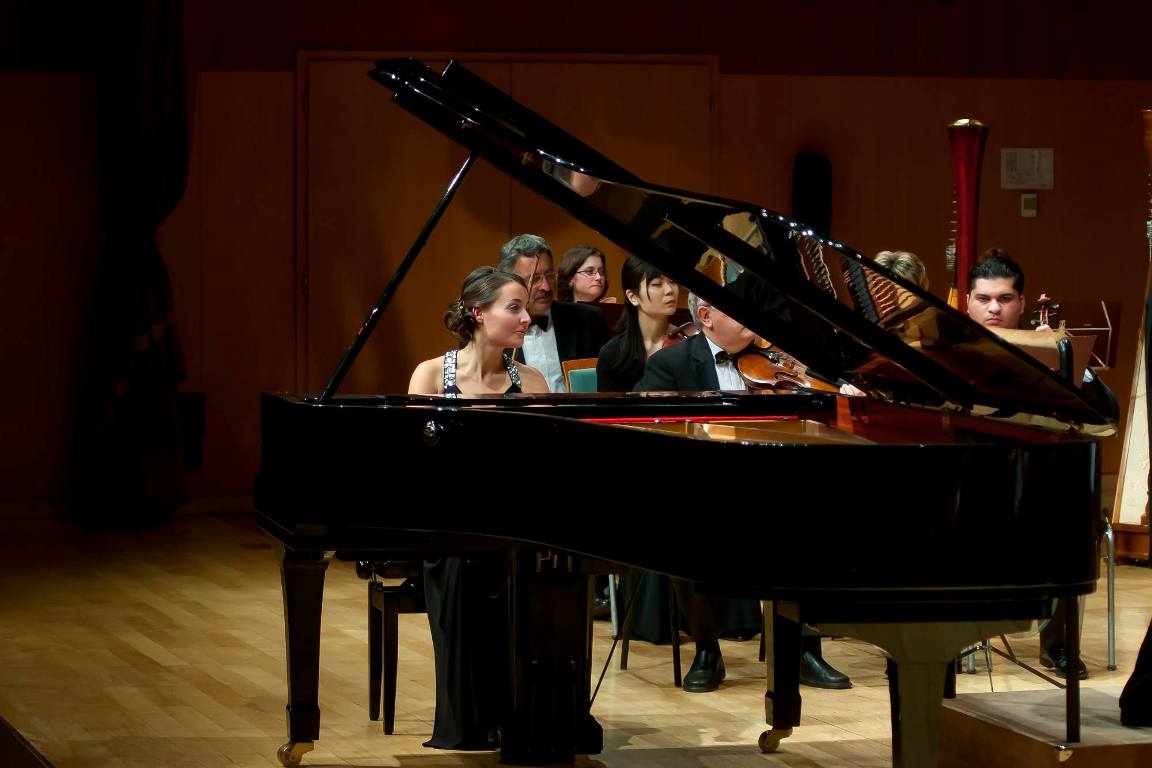 %label.img_fejes-krisztina-concert-grand-piano_alt%